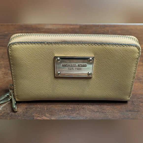 Michael Kors Wallet - Picture 4 of 5